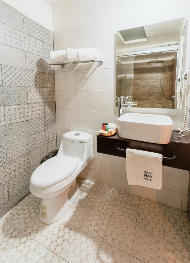 Yox Hotel Boutique San Cristóbal de Las Casas Екстериор снимка Bathroom