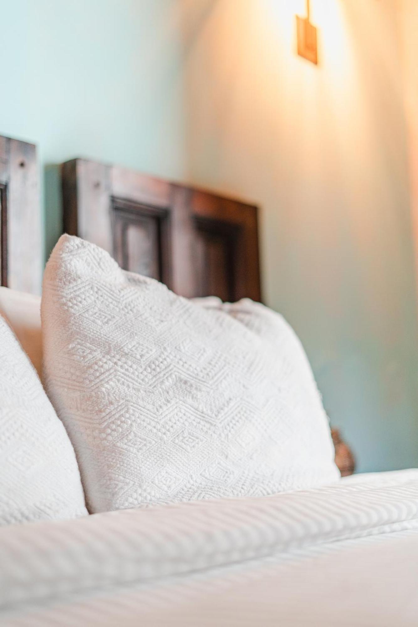 Yox Hotel Boutique San Cristóbal de Las Casas Стая снимка A throw pillow